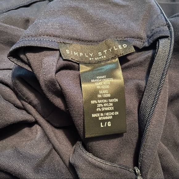 Navy Blue Simply Styled Asymmetrical Front Mini Skirt, Zip in back, Size Large - Picture 4 of 6